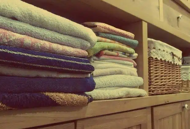 Des rangements sur mesure pratiques grâce à un décorateur d'intérieur !