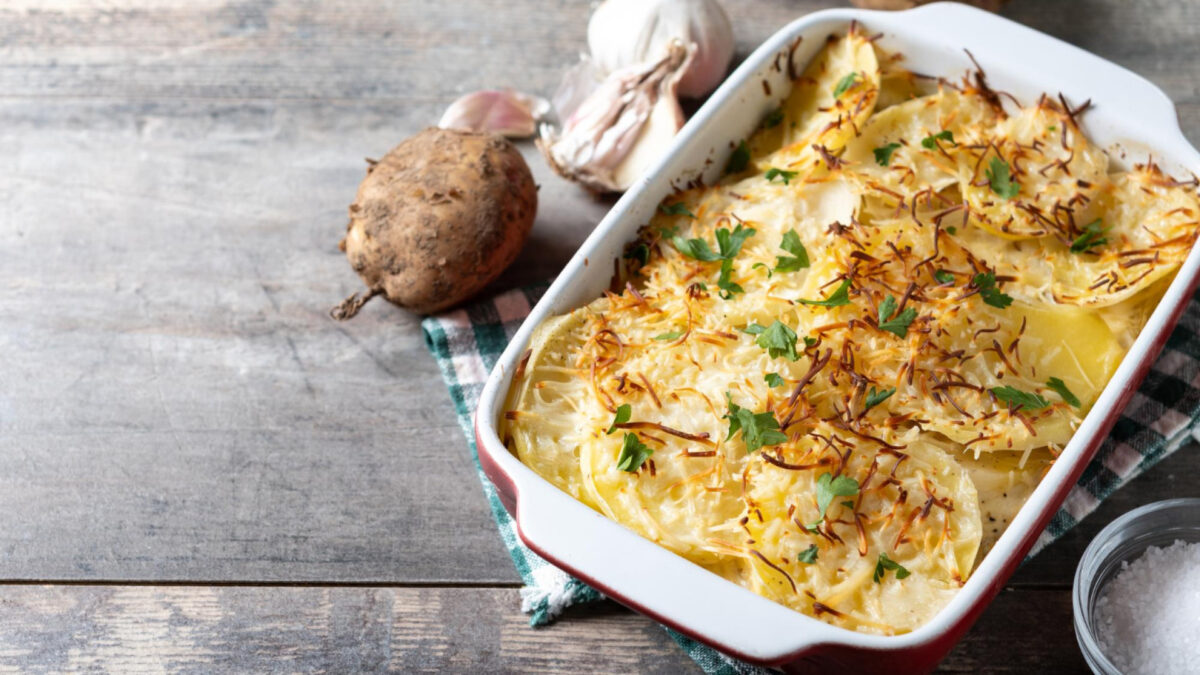 Gratin de pommes de terre crémeux : idéal pour accompagner vos viandes !